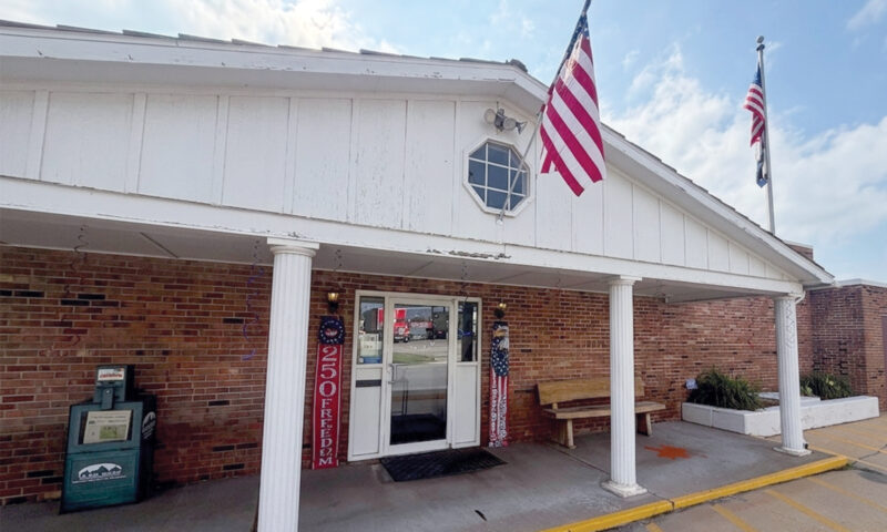 Elkins Businesses Decorate for America 250